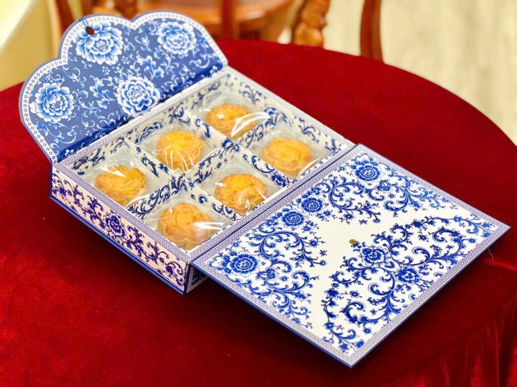 Hộp bánh trung thu Lam Hoa Phú Quý 6 bánh mở ra