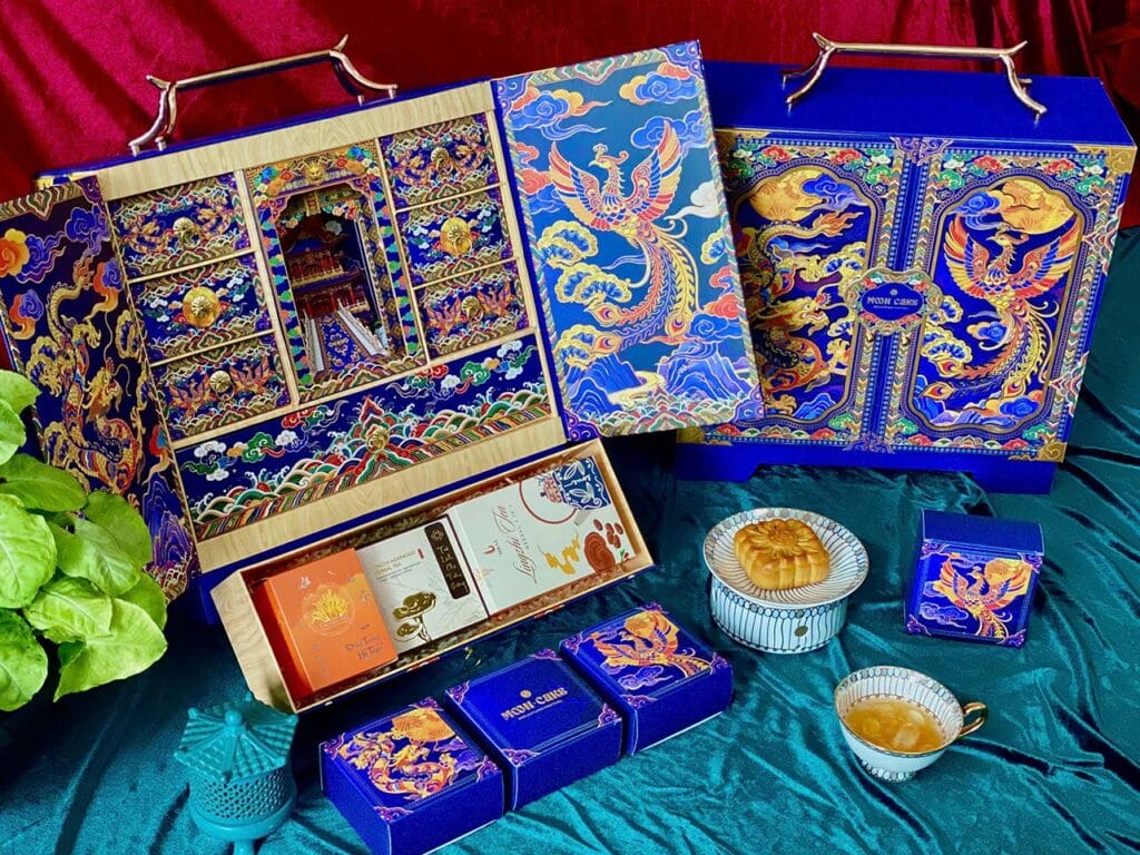 Hộp bánh trung thu Long phụng kim hoa mở ra