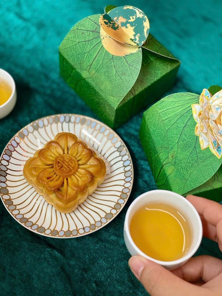 Bánh trung thu và trà
